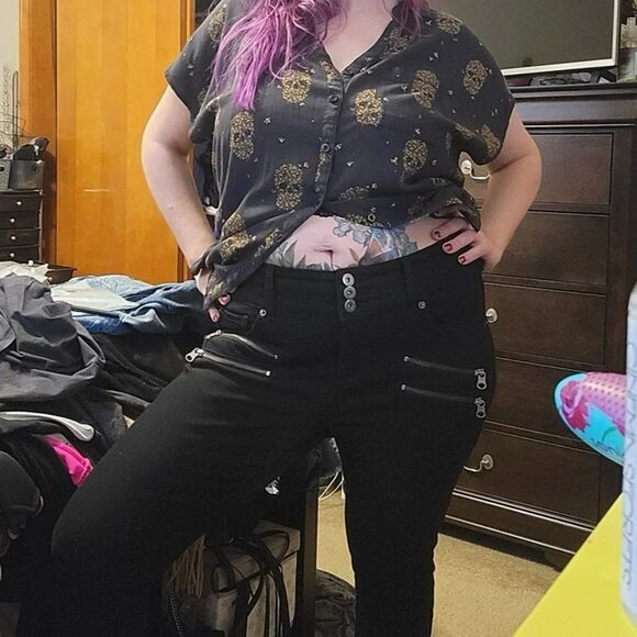 Torrid Black Skinny Jeans size 12 XS (extra short) EUC - Picture 2 of 4